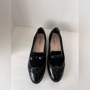 Chic Black Loafers with Bow Detail